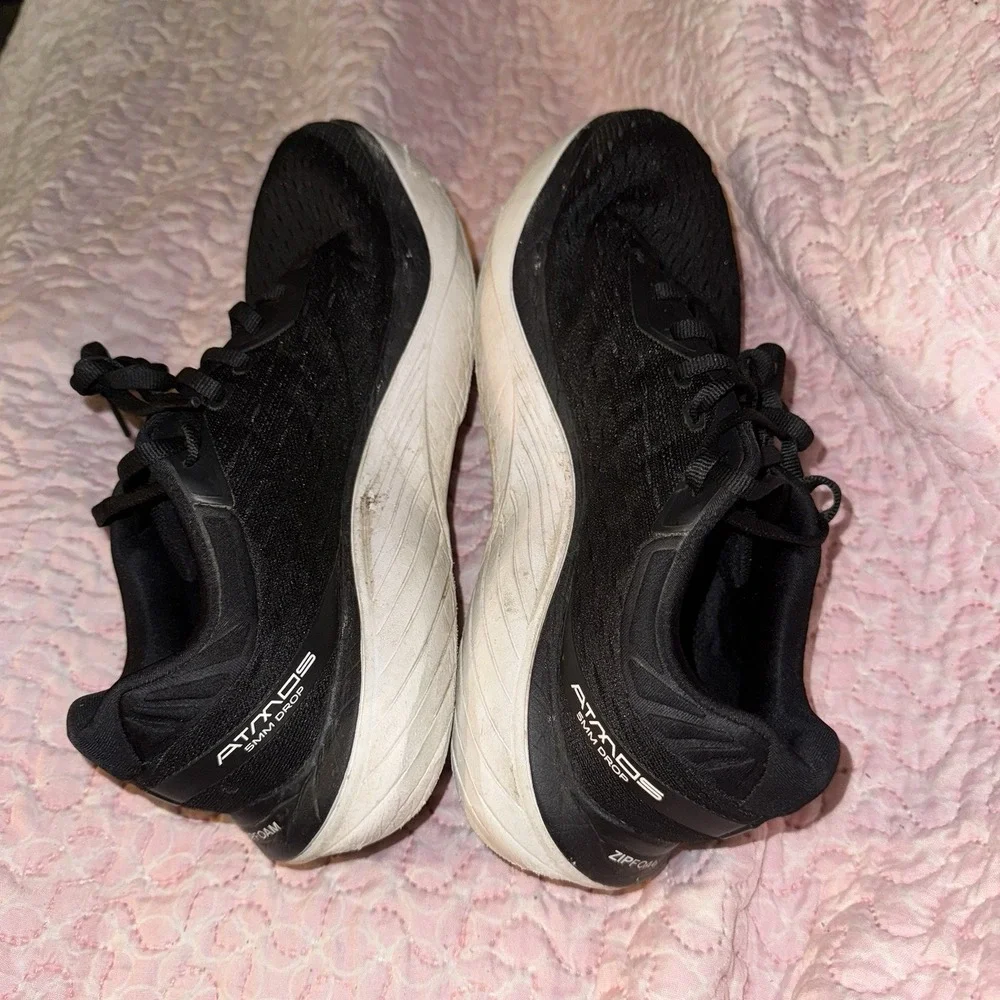 Topo Athletic Atmos Sneaker Women Size 9 Black White ZipFoam Lightweight Running